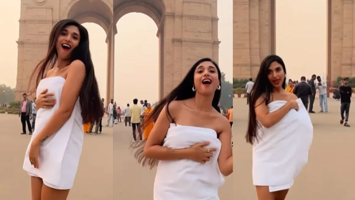 model danced in front of India Gate wearing towel